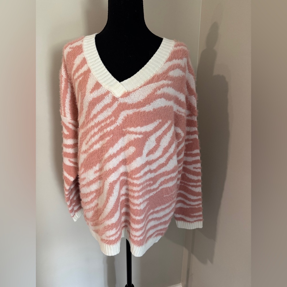 Sadie Sage Pink White‎ Zebra Print Fuzzy V Neck Sweater Womens Medium Cozy